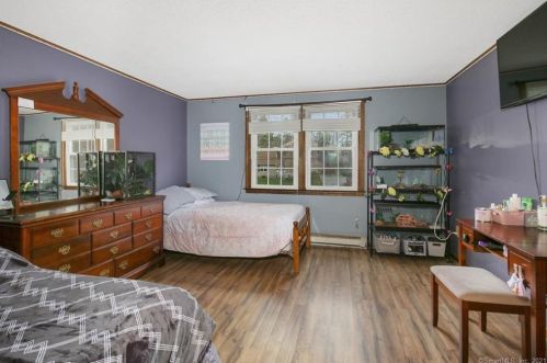 32 Elvira Hts, Putnam CT  06260-2500 exterior