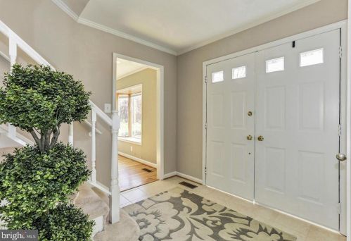8002 Rockwood Ct, Springfield VA  22153-2739 exterior