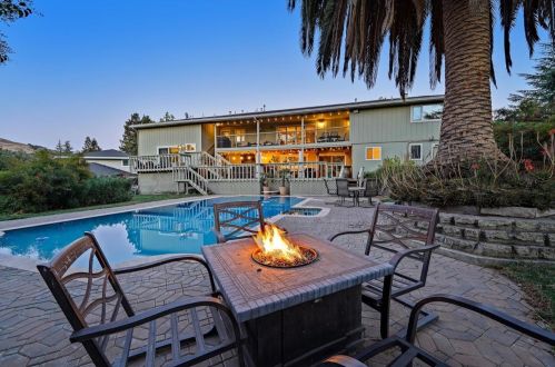 3715 Oak Canyon Ln, Morgan Hill, CA 95037-6814