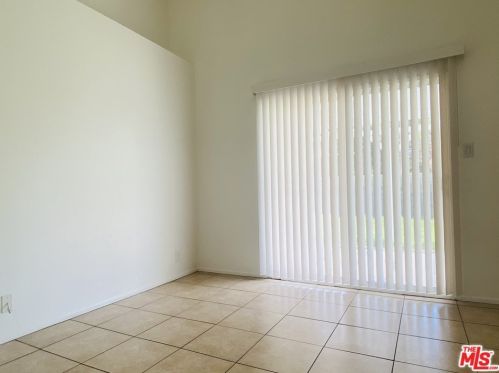 814 Lightcap St, Lancaster CA 93535-2720 exterior