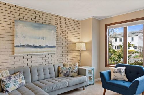 5 Eastward Pl, Elmsford NY  10523-2005 exterior