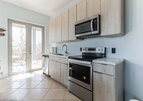 4150 Dingman Dr, Sanibel FL 33957-5107 exterior