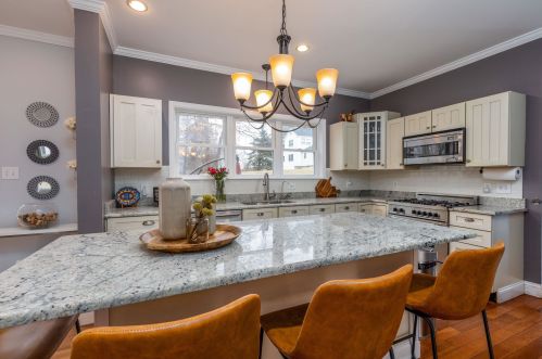 89 Pond St, Salem, NH 03079-4331