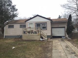 942 Walker Ave, North Bellport, NY 11713-1523