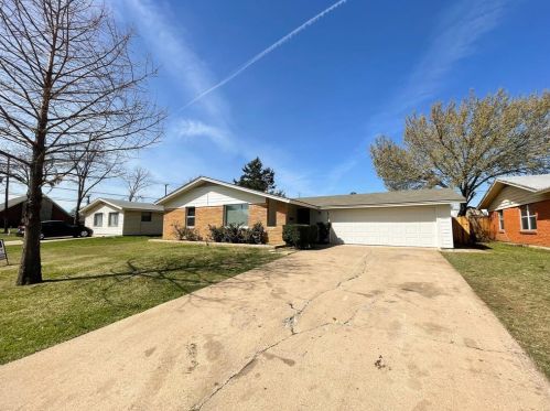 2805 Cornell Cir, Irving TX  75062-4540 exterior