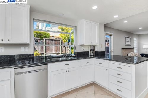 7336 Las Palmas Way, Pleasanton CA  94568-2775 exterior