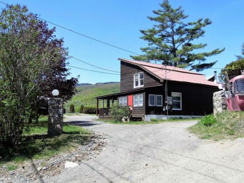 14 Holcomb St, Holcombville, NY 12853-2403