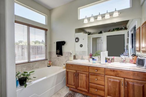 8675 Tennis Club Ct, Elk Grove CA  95624-3291 exterior