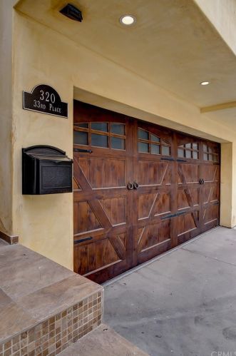 320 33rd Pl, Manhattan Beach CA  90266-3820 exterior