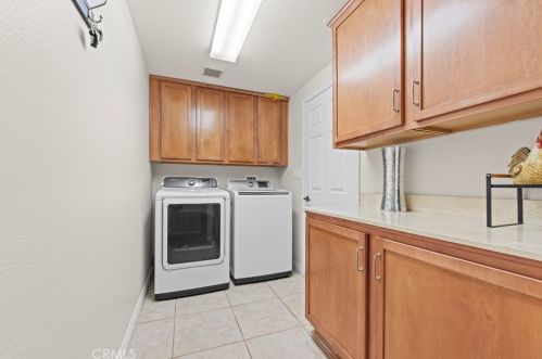 23860 Toscana Dr, Santa Clarita CA  91354-3015 exterior