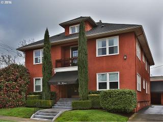 1534 26th Ave, Portland, OR 97232-1749