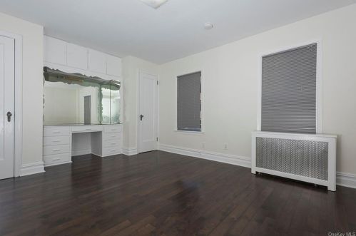 48 Garth Rd, Scarsdale NY  10583-3701 exterior