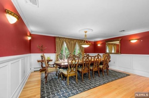 30 Oak Dr, Upper Saddle River NJ  07458-2132 exterior