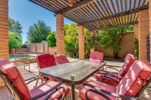 3002 32nd St, Phoenix AZ  85018-6869 exterior