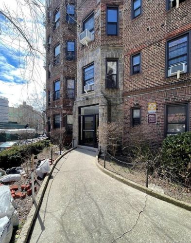 768 Brady Ave, Bronx, NY 10462-2755
