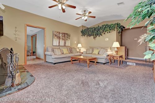 206 Middle Rd, Hazlet, NJ 07730-1869