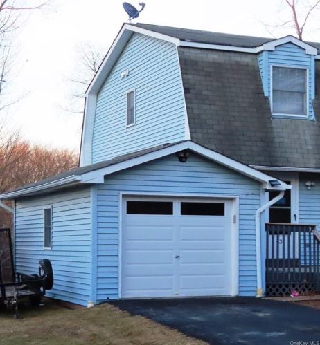 43 Woodcliff Ave, Monticello, NY 12701-2543