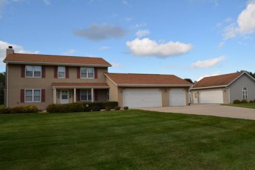 4196 Lamplighter Ln, Colgate, WI 53017-9338
