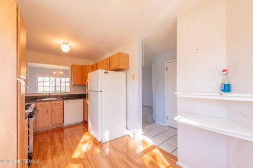 52 Perri Rd, East Freehold NJ  07728-4140 exterior