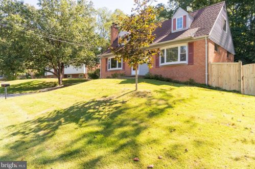 8209 Springfield Village Dr, Springfield VA  22152-3312 exterior