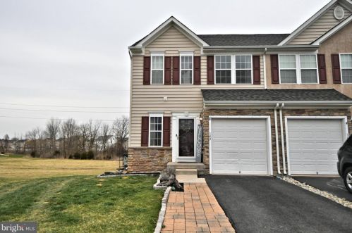 142 Fawn Dr, Gilbertsville PA  19525-8102 exterior