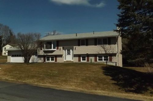 9 Hillcrest Ln, Barre, VT 05641-8323