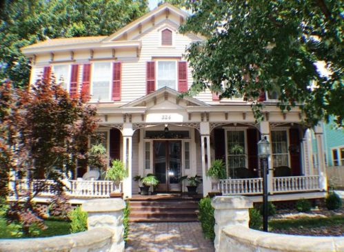 326 Market St, Washington, NC 27889-4934