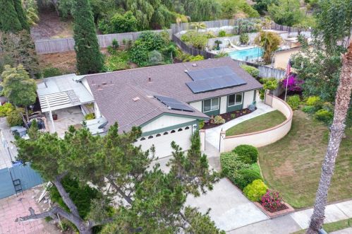 575 Lynnette Cir, Vista, CA 92084-3724