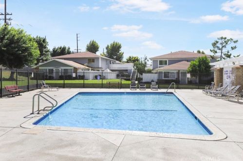 28144 Robin Ave, Santa Clarita CA  91350-2051 exterior