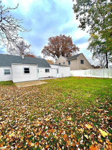 24 Francis St, Iselin NJ  08830-1122 exterior