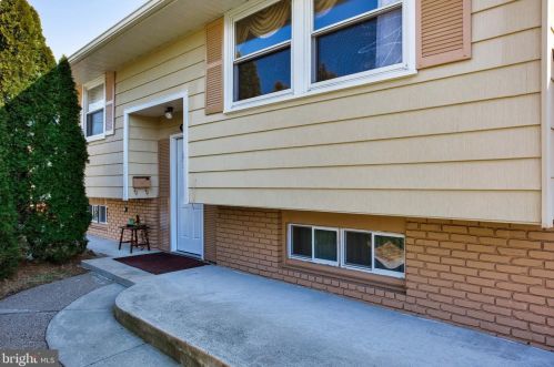 307 Peach Rd, Gloucester, NJ 08031-1750