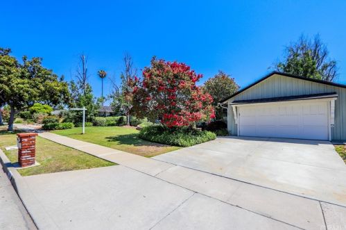 3200 Sunnywood Dr, Fullerton, CA 92835-1859