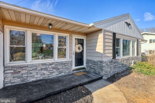 185 Hanover St, Spring Grove PA  17362-1103 exterior