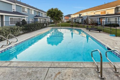 11690 Lakewood Blvd, Downey CA  90241-5272 exterior