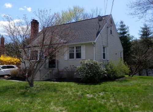 19 Pascip St, Milford, CT 06461-2627