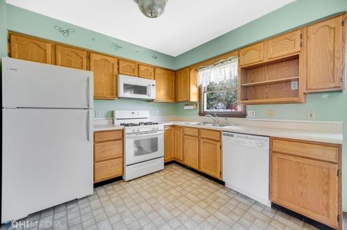 2302 Shaker Dr, Valpo IN  46383-3249 exterior