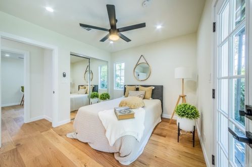 17602 Collins St, Van Nuys CA  91316-1245 exterior