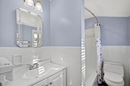 561 Clemson Dr, Pittsburgh PA 15243-1736 exterior