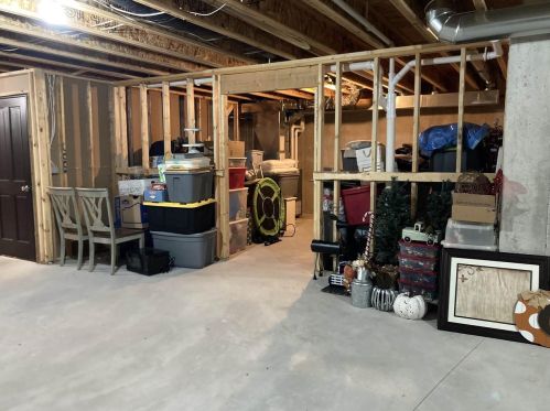 907 Lotus Trl, Menasha WI  54952-8852 exterior