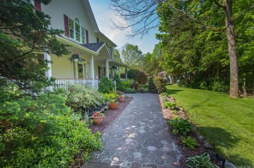 21 Dixon Ct, Poughquag, NY 12570-5416