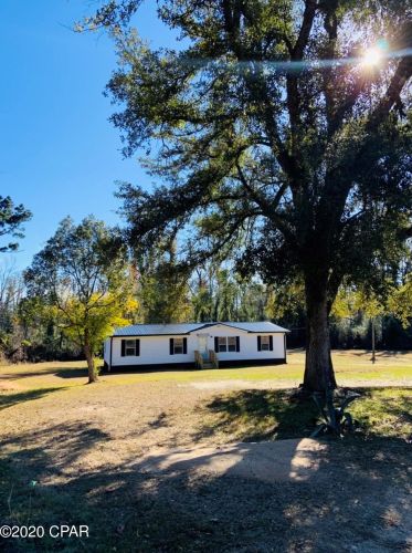 2476 Lark Ln, Marianna, FL 32448-4500