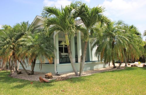 320 14th Pl, Vero Beach, FL 32960-5854