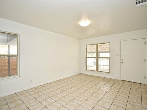 3302 Dolphin Dr, Austin TX  78704-6029 exterior