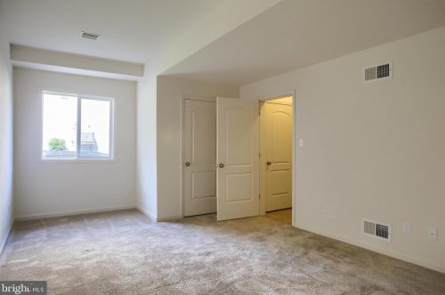 176 Old Schoolhouse Ln, Navy Sup Dpt, PA 17055-5665
