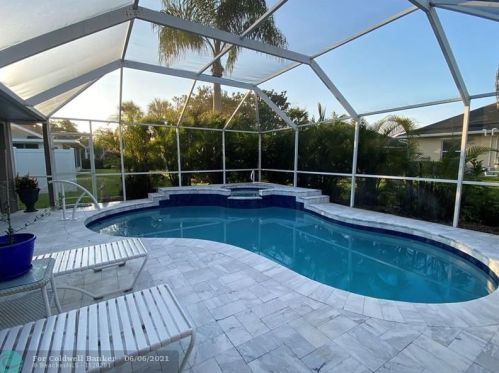 3843 9th Ln, Vero Beach FL  32960-6122 exterior