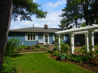 496 Lake Rd, Webster, NY 14580-1055