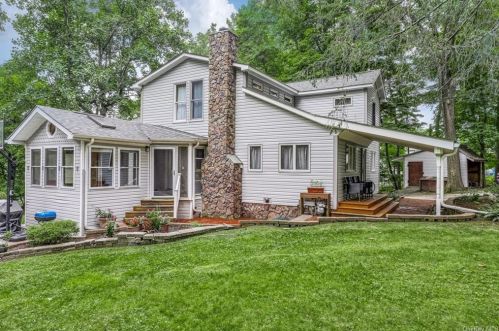 19 Farview Ter, Airmont, NY 10901-7531