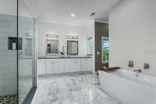 18604 Avenue Monaco, Lutz FL  33558-5316 exterior
