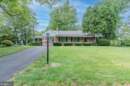 550 Summit Dr, Carlisle, PA 17013-3623