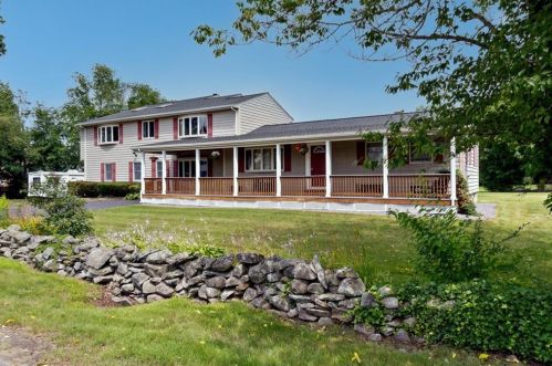 8 Birch Swamp Rd, Warren RI  02885-1012 exterior